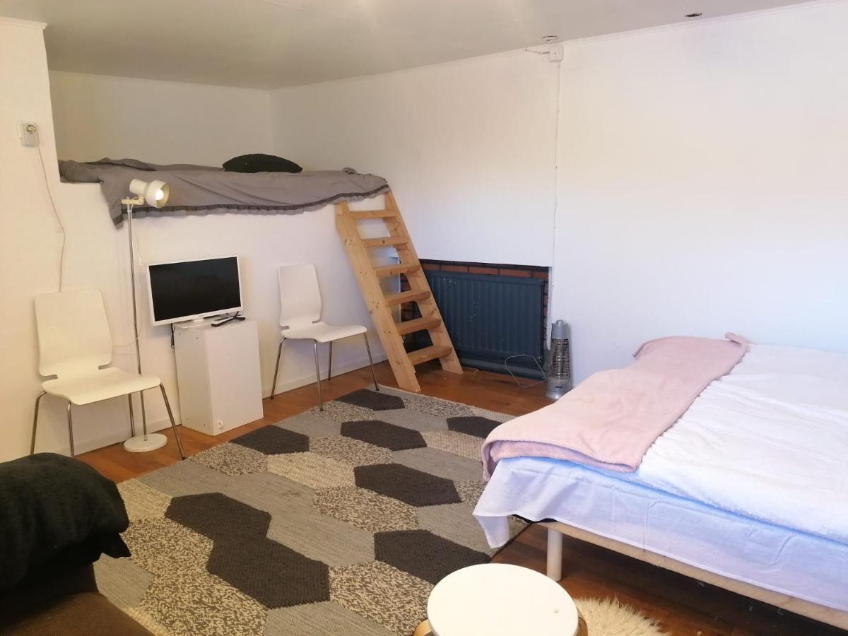 Ett Rums Laegenhet Med Egen Ingang, Parkering Örebro Dış mekan fotoğraf