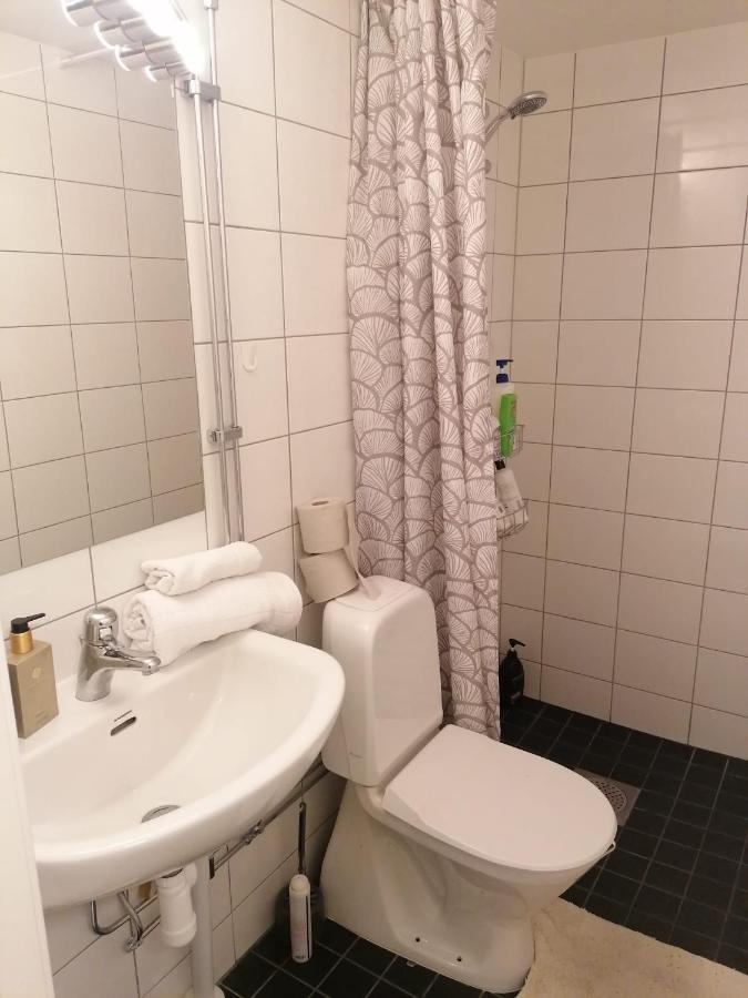 Ett Rums Laegenhet Med Egen Ingang, Parkering Örebro Dış mekan fotoğraf